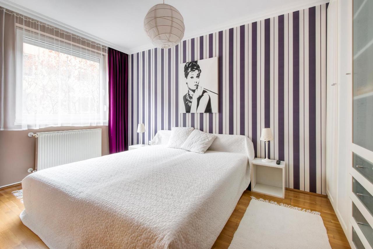 Viola - Newly Furnished With Free Garage! Boedapest